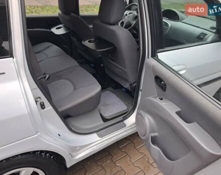 Сірий Хендай Матрікс, об'ємом двигуна 1.6 л та пробігом 246 тис. км за 2499 $, фото 11 на Automoto.ua