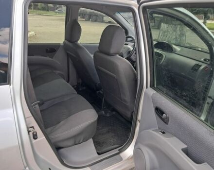 Серый Хендай Матрикс, объемом двигателя 1.8 л и пробегом 250 тыс. км за 3600 $, фото 6 на Automoto.ua