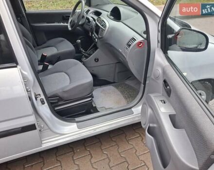 Сірий Хендай Матрікс, об'ємом двигуна 1.6 л та пробігом 246 тис. км за 2499 $, фото 9 на Automoto.ua