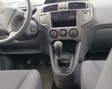 Сірий Хендай Матрікс, об'ємом двигуна 1.6 л та пробігом 245 тис. км за 1300 $, фото 10 на Automoto.ua