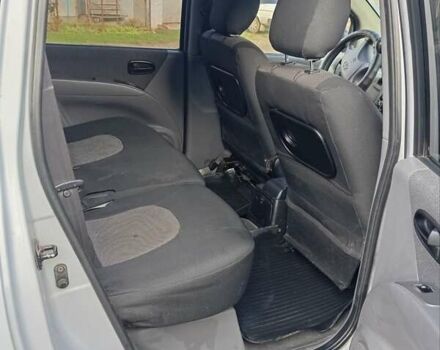 Серый Хендай Матрикс, объемом двигателя 1.6 л и пробегом 150 тыс. км за 3000 $, фото 1 на Automoto.ua