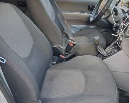 Серый Хендай Матрикс, объемом двигателя 1.6 л и пробегом 150 тыс. км за 3000 $, фото 9 на Automoto.ua