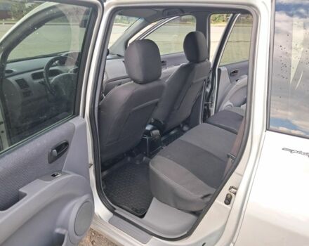 Серый Хендай Матрикс, объемом двигателя 1.8 л и пробегом 250 тыс. км за 3600 $, фото 8 на Automoto.ua