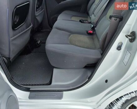 Серый Хендай Матрикс, объемом двигателя 1.6 л и пробегом 181 тыс. км за 4300 $, фото 18 на Automoto.ua