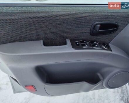 Серый Хендай Матрикс, объемом двигателя 1.6 л и пробегом 181 тыс. км за 4300 $, фото 6 на Automoto.ua