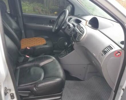 Серый Хендай Матрикс, объемом двигателя 1.8 л и пробегом 177 тыс. км за 5700 $, фото 2 на Automoto.ua