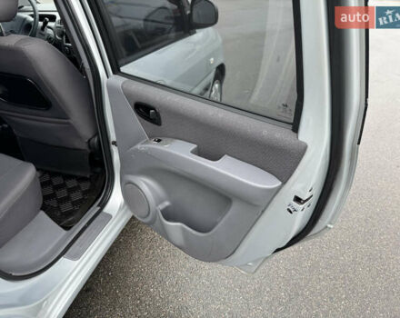 Сірий Хендай Матрікс, об'ємом двигуна 1.6 л та пробігом 147 тис. км за 4800 $, фото 45 на Automoto.ua