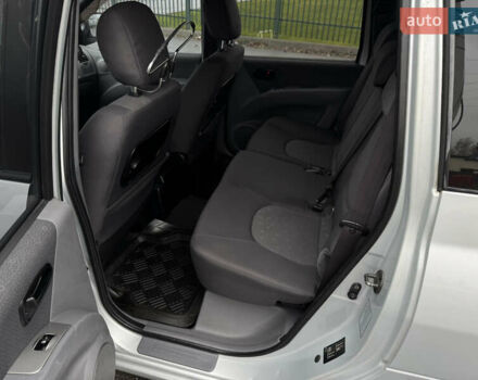 Сірий Хендай Матрікс, об'ємом двигуна 1.6 л та пробігом 147 тис. км за 4800 $, фото 40 на Automoto.ua