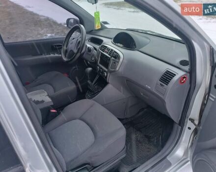 Серый Хендай Матрикс, объемом двигателя 1.6 л и пробегом 400 тыс. км за 2900 $, фото 8 на Automoto.ua