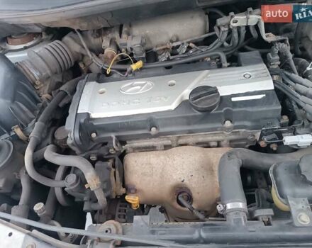 Серый Хендай Матрикс, объемом двигателя 1.6 л и пробегом 400 тыс. км за 2900 $, фото 6 на Automoto.ua
