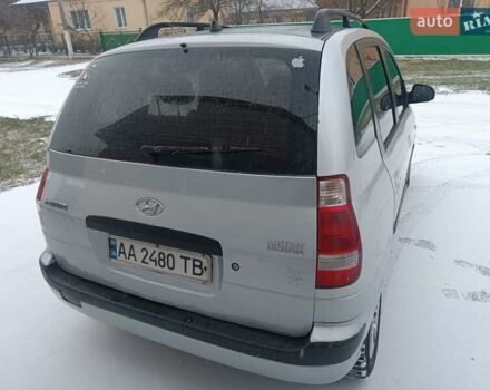 Серый Хендай Матрикс, объемом двигателя 1.6 л и пробегом 400 тыс. км за 2900 $, фото 1 на Automoto.ua