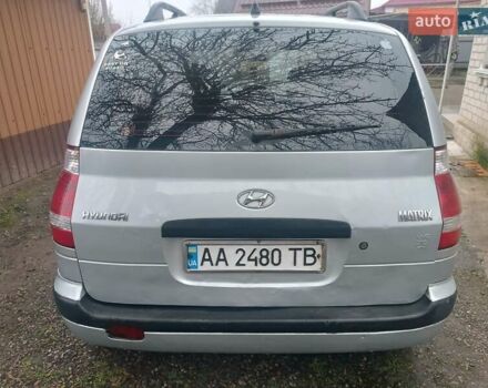 Серый Хендай Матрикс, объемом двигателя 1.6 л и пробегом 400 тыс. км за 2700 $, фото 1 на Automoto.ua