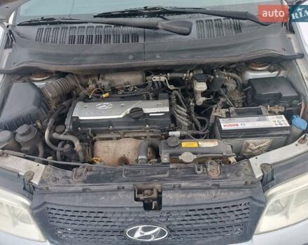 Серый Хендай Матрикс, объемом двигателя 1.6 л и пробегом 400 тыс. км за 2900 $, фото 7 на Automoto.ua