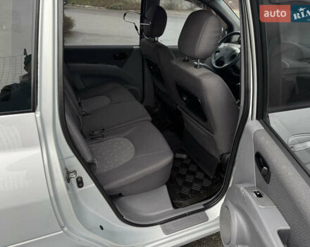 Сірий Хендай Матрікс, об'ємом двигуна 1.6 л та пробігом 147 тис. км за 4800 $, фото 44 на Automoto.ua