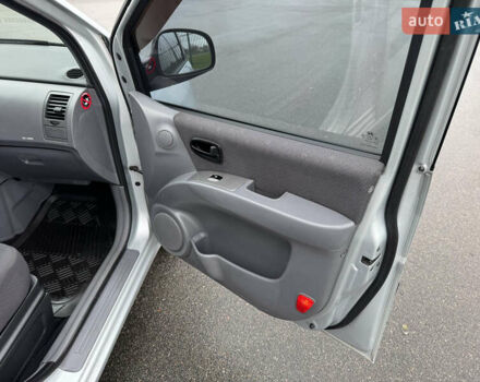 Сірий Хендай Матрікс, об'ємом двигуна 1.6 л та пробігом 147 тис. км за 4800 $, фото 47 на Automoto.ua