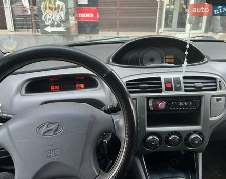 Сірий Хендай Матрікс, об'ємом двигуна 1.6 л та пробігом 214 тис. км за 4000 $, фото 5 на Automoto.ua