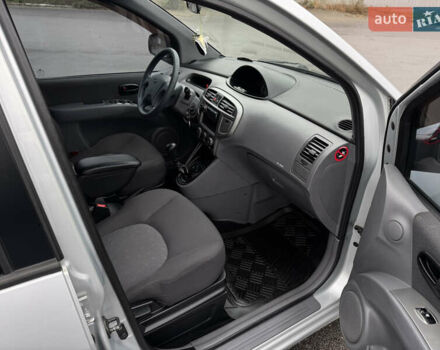 Сірий Хендай Матрікс, об'ємом двигуна 1.6 л та пробігом 147 тис. км за 4800 $, фото 46 на Automoto.ua