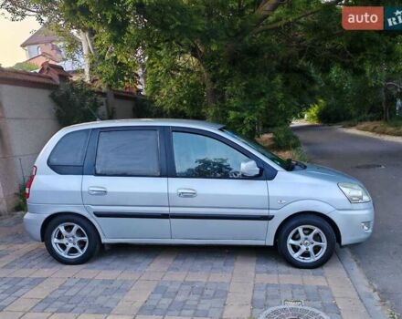 Серый Хендай Матрикс, объемом двигателя 1.6 л и пробегом 302 тыс. км за 4500 $, фото 1 на Automoto.ua