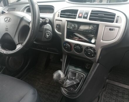 Серый Хендай Матрикс, объемом двигателя 1.6 л и пробегом 205 тыс. км за 2178 $, фото 3 на Automoto.ua