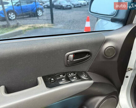 Сірий Хендай Матрікс, об'ємом двигуна 1.6 л та пробігом 232 тис. км за 6400 $, фото 9 на Automoto.ua