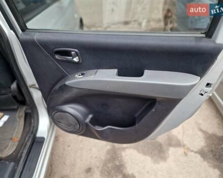 Серый Хендай Матрикс, объемом двигателя 1.6 л и пробегом 277 тыс. км за 5500 $, фото 15 на Automoto.ua