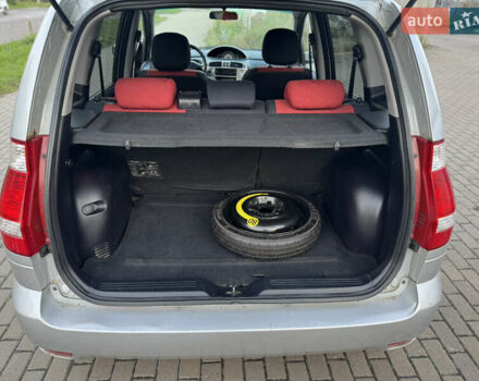 Серый Хендай Матрикс, объемом двигателя 1.6 л и пробегом 270 тыс. км за 6250 $, фото 29 на Automoto.ua