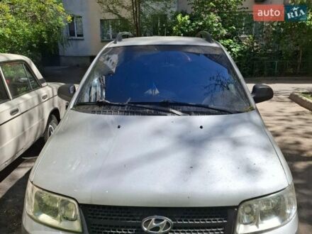 Серый Хендай Матрикс, объемом двигателя 1.8 л и пробегом 300 тыс. км за 3900 $, фото 1 на Automoto.ua