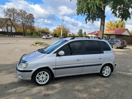 Серый Хендай Матрикс, объемом двигателя 1.8 л и пробегом 250 тыс. км за 3600 $, фото 1 на Automoto.ua