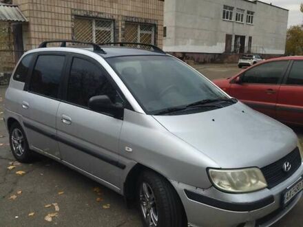 Серый Хендай Матрикс, объемом двигателя 1.6 л и пробегом 393 тыс. км за 2999 $, фото 1 на Automoto.ua