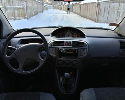 Серый Хендай Матрикс, объемом двигателя 1.6 л и пробегом 143 тыс. км за 5200 $, фото 1 на Automoto.ua