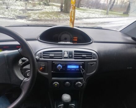 Синій Хендай Матрікс, об'ємом двигуна 2 л та пробігом 250 тис. км за 1866 $, фото 6 на Automoto.ua