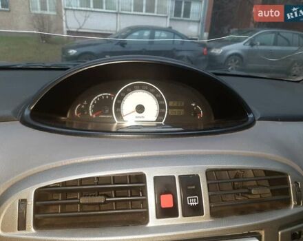 Синий Хендай Матрикс, объемом двигателя 1.8 л и пробегом 305 тыс. км за 2000 $, фото 2 на Automoto.ua