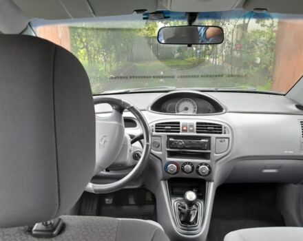 Синій Хендай Матрікс, об'ємом двигуна 1.5 л та пробігом 185 тис. км за 4400 $, фото 10 на Automoto.ua