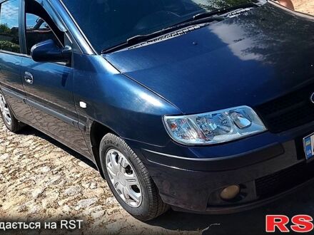 Синий Хендай Матрикс, объемом двигателя 1.6 л и пробегом 426 тыс. км за 2800 $, фото 1 на Automoto.ua