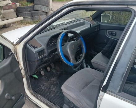 Белый Хендай Пони, объемом двигателя 1.5 л и пробегом 100 тыс. км за 750 $, фото 3 на Automoto.ua