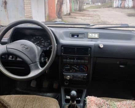 Белый Хендай Пони, объемом двигателя 1.5 л и пробегом 300 тыс. км за 1776 $, фото 6 на Automoto.ua