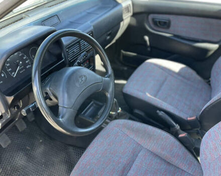 Белый Хендай Пони, объемом двигателя 1.5 л и пробегом 222 тыс. км за 1799 $, фото 13 на Automoto.ua