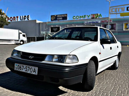 Белый Хендай Пони, объемом двигателя 1.5 л и пробегом 222 тыс. км за 1799 $, фото 1 на Automoto.ua