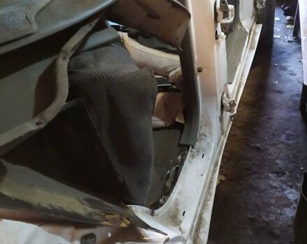 Белый Хендай Санта Фе, объемом двигателя 1.99 л и пробегом 140 тыс. км за 2500 $, фото 2 на Automoto.ua