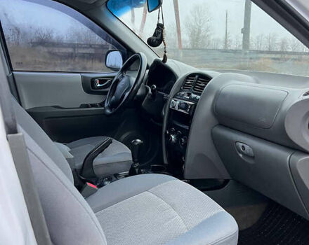 Білий Хендай Санта Фе, об'ємом двигуна 1.99 л та пробігом 280 тис. км за 5700 $, фото 10 на Automoto.ua