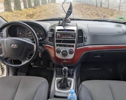 Белый Хендай Санта Фе, объемом двигателя 2.2 л и пробегом 265 тыс. км за 5200 $, фото 5 на Automoto.ua