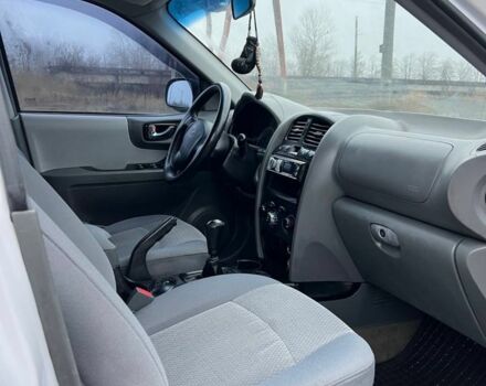 Белый Хендай Санта Фе, объемом двигателя 2 л и пробегом 280 тыс. км за 5700 $, фото 10 на Automoto.ua