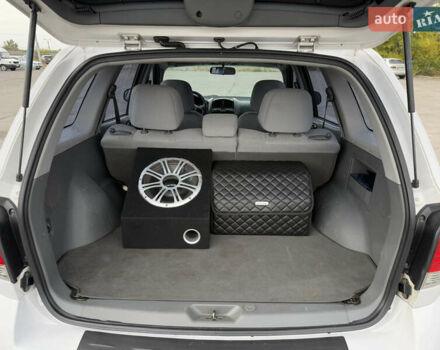 Белый Хендай Санта Фе, объемом двигателя 2 л и пробегом 323 тыс. км за 8000 $, фото 6 на Automoto.ua