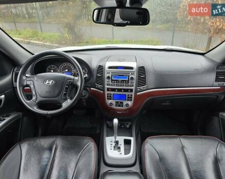 Белый Хендай Санта Фе, объемом двигателя 2.19 л и пробегом 269 тыс. км за 8999 $, фото 1 на Automoto.ua