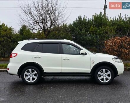 Белый Хендай Санта Фе, объемом двигателя 2.19 л и пробегом 269 тыс. км за 8999 $, фото 5 на Automoto.ua