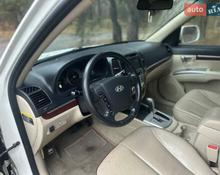 Белый Хендай Санта Фе, объемом двигателя 2.66 л и пробегом 140 тыс. км за 8700 $, фото 8 на Automoto.ua