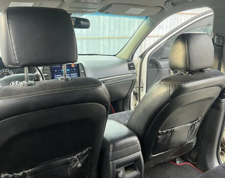 Білий Хендай Санта Фе, об'ємом двигуна 2.2 л та пробігом 259 тис. км за 11000 $, фото 11 на Automoto.ua