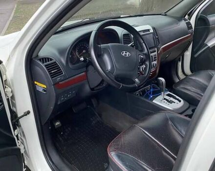 Белый Хендай Санта Фе, объемом двигателя 2.19 л и пробегом 290 тыс. км за 10700 $, фото 8 на Automoto.ua