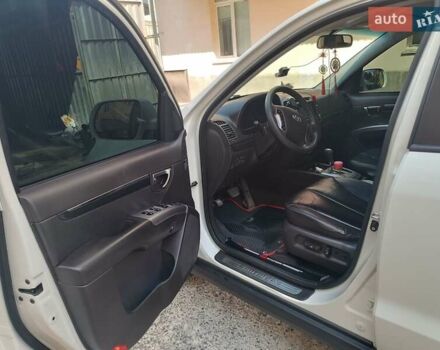 Белый Хендай Санта Фе, объемом двигателя 2.2 л и пробегом 293 тыс. км за 12300 $, фото 10 на Automoto.ua