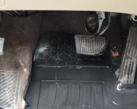 Белый Хендай Санта Фе, объемом двигателя 2.4 л и пробегом 230 тыс. км за 8500 $, фото 3 на Automoto.ua